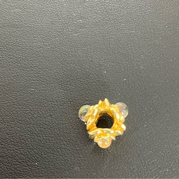 Trollbeads Retired Three Flowers, Gold Bead- 81710 - Picture 8 of 9